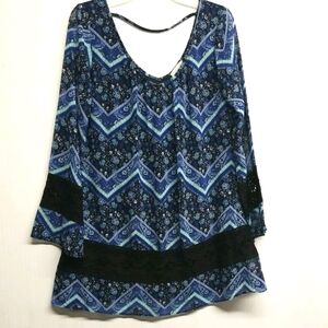 Soulmates Long Sleeve V-Neckline Size M Floral/Geometric  Tunic Top~ Blue, Black